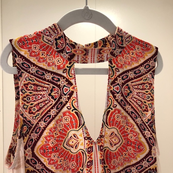 Exotic Sleeveless Halter Midi Dress - Picture 4 of 5